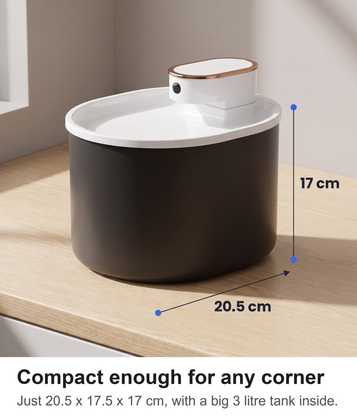 Wireless cat water fountain with its size marked: 20.5 cm wide, 17.5 cm deep, 17 cm high